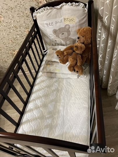 Детская кроватка с матрасом и бортиками