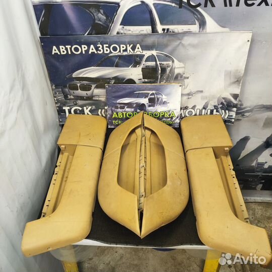 Бежевые карманы двери Volkswagen Passat B3