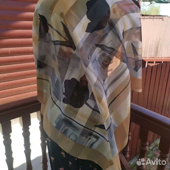 Большой светлый платок