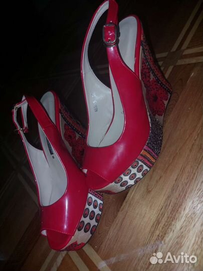 Босоножки женские на танкетке 37 размер