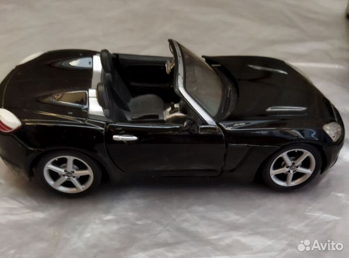 Модель машины Opel GT Maisto 1:24