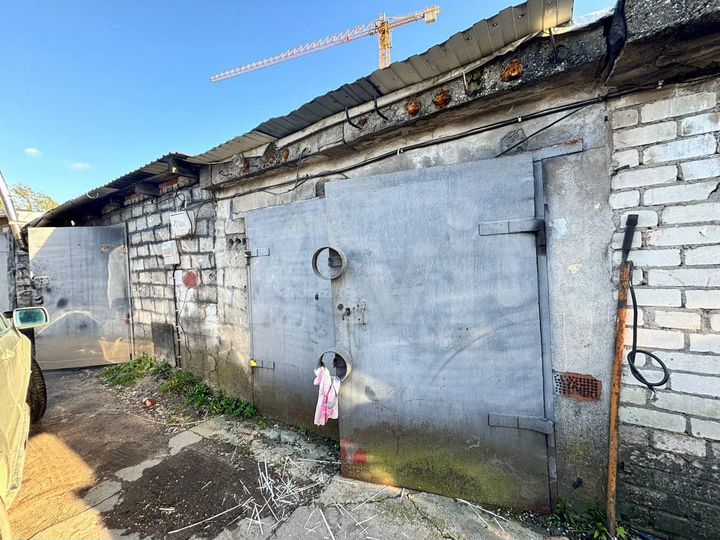 Гараж, > 30 м²