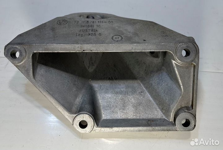 Кронштейн двигателя левый BMW E60 M54B30