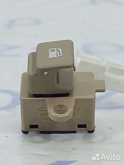 Кнопка открывания лючка бензобака Kia Mohave HM