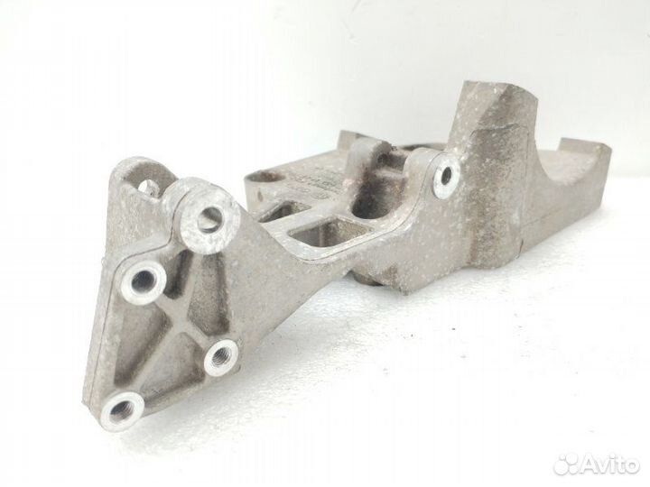 Кронштейн генератора Volkswagen Golf 5 2.0 FSI