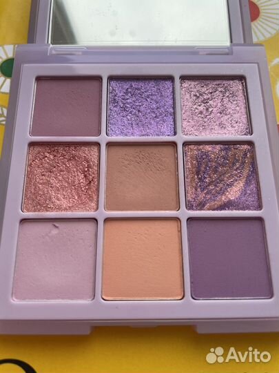 Палетка теней Huda Beauty Lilac Obsessions Palett