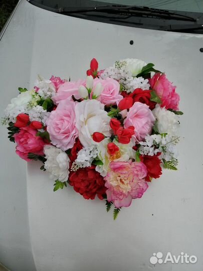 Свадебное украшение на машину