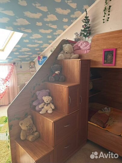 Двухъярусная кровать