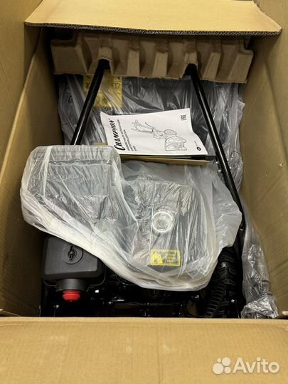 Снегоуборщик бензиновый новый champion ST 656