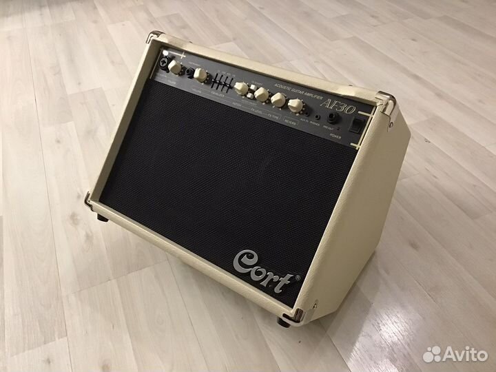 Комбоусилитель Cort AF30 + чехол