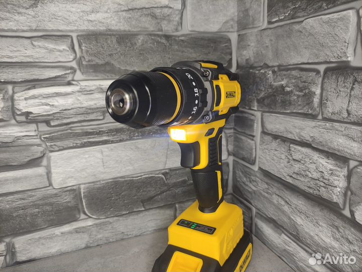 Шуруповерт бесщеточный DeWalt