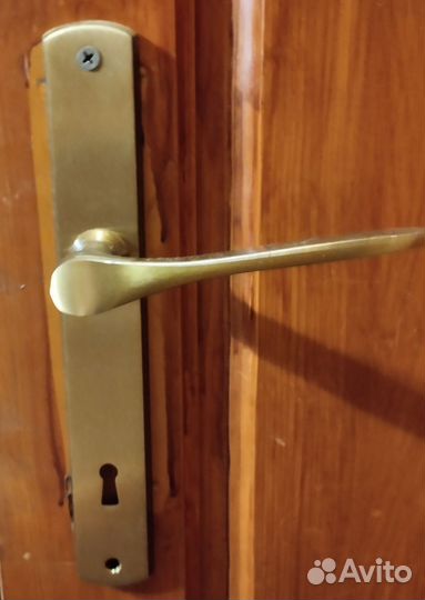 Дверная ручка с замком