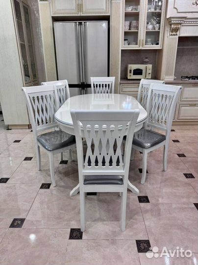 Стол и стулья в гостиную. В наличии