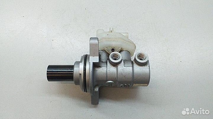 Главный тормозной цилиндр Nissan Pathfinder R52