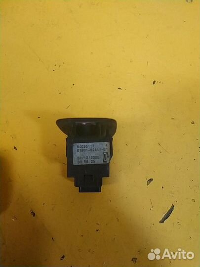 Кнопка электроподъемника Тойота toyota