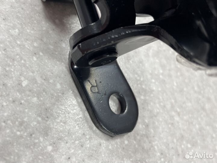 Петля двери Toyota