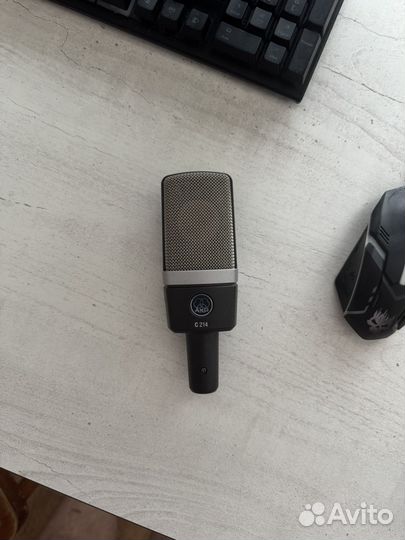 Студийный микрофон akg c214
