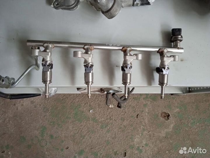 Форсунка топливная PE01 13250В Мазда 6 в сборе