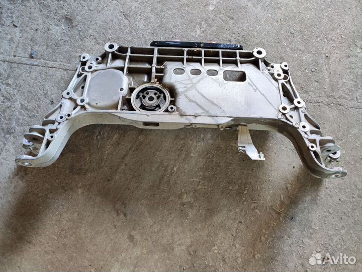 Подрамник передний VW Tiguan Passat