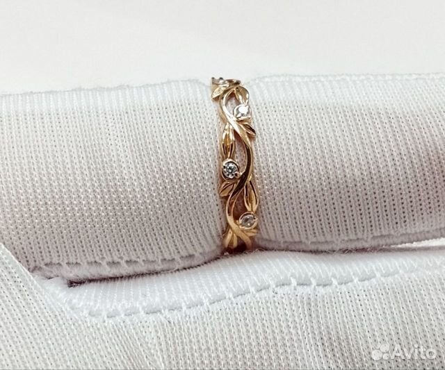 Кольцо с синтетическим камнем Золото