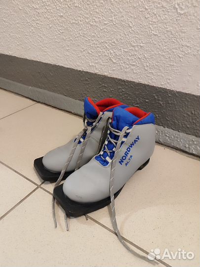 Лыжи и лыжные ботинки 36