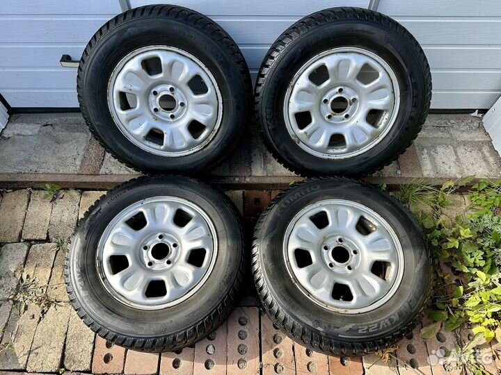 Kumho I’ZEN KW22 215/65 R16 5*114,3 цо66,1