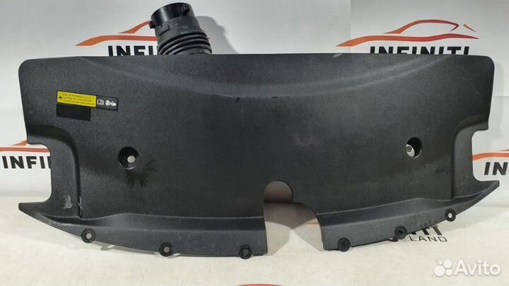 Воздуховод центральный над радиаторами Infiniti