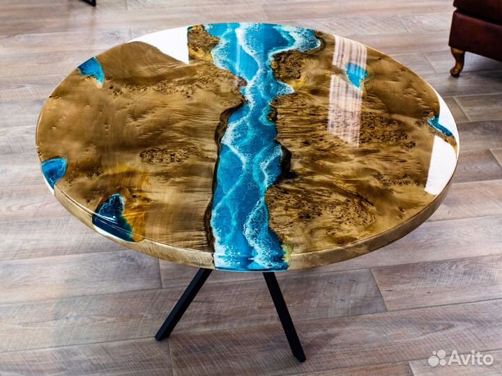 Стол из капового тополя и смолы от производителя