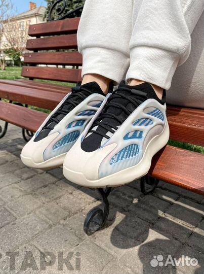 Adidas Yeezy Boost 700 v3 кроссовки