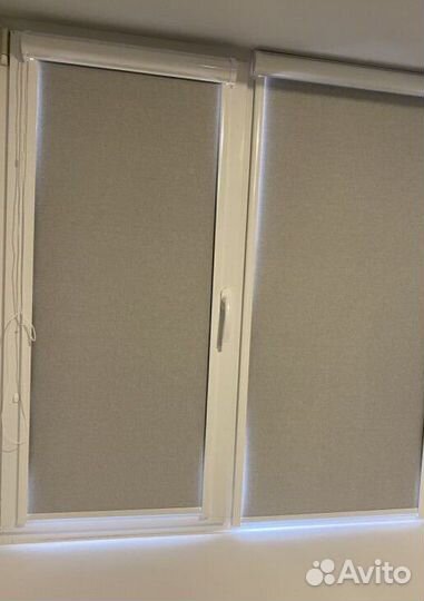 Рулонные шторы в коричневом коробе B1375