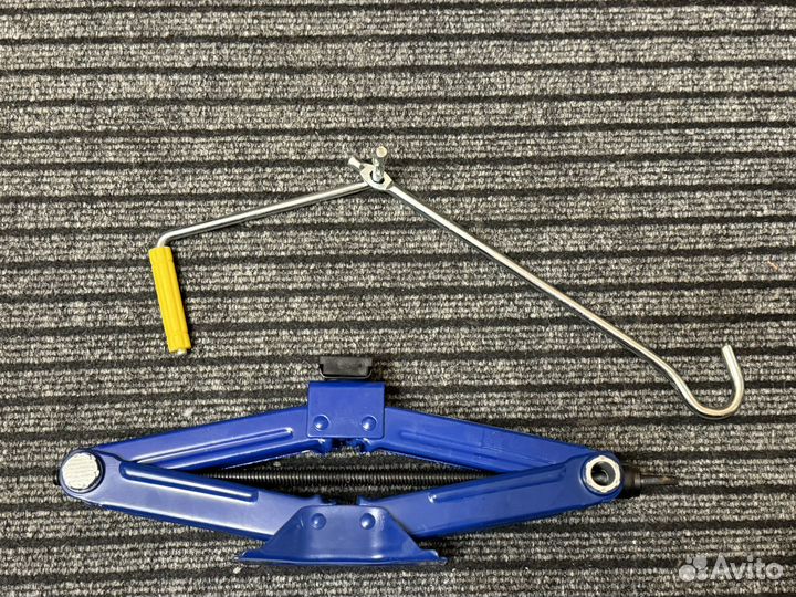 Домкрат ромбический 1,5 тонны