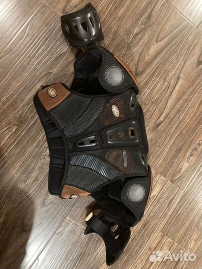 Нагрудник хоккейный jr l