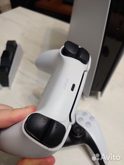 PlayStation 5 + 2 геймпада + докстанция + наушники