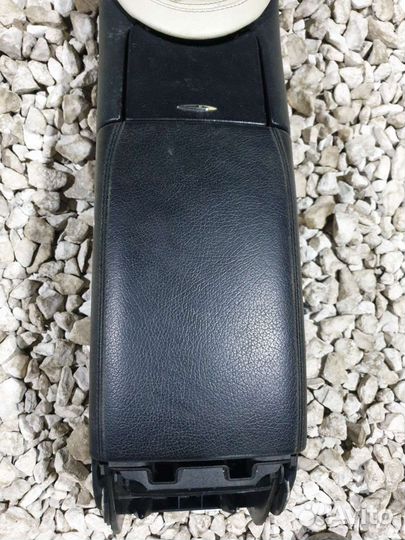 Подлокотник Mercedes-Benz CLS 219