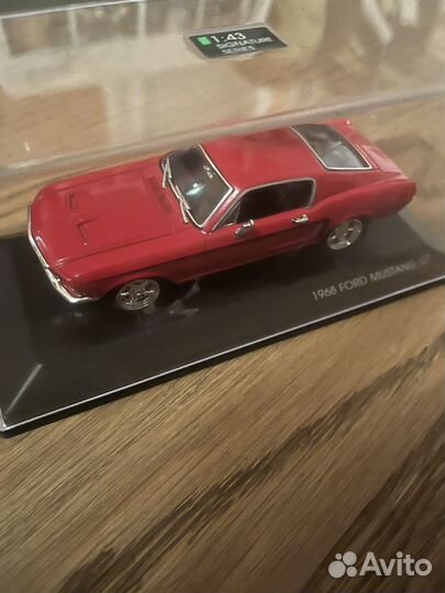 Модель автомобиля 1:43