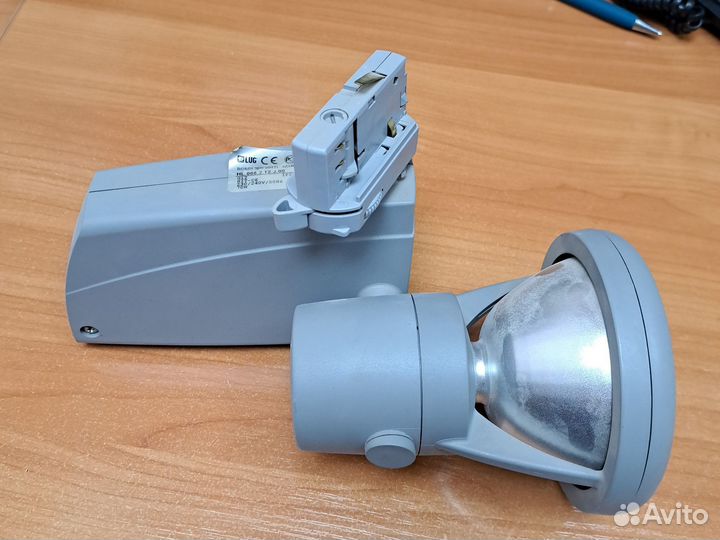 Светильник трековый LUG