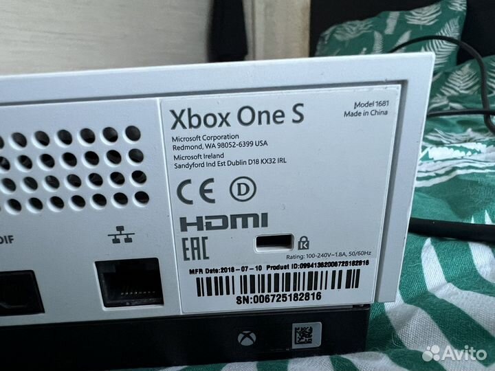 Xbox One S 1tb + 1 геймпад