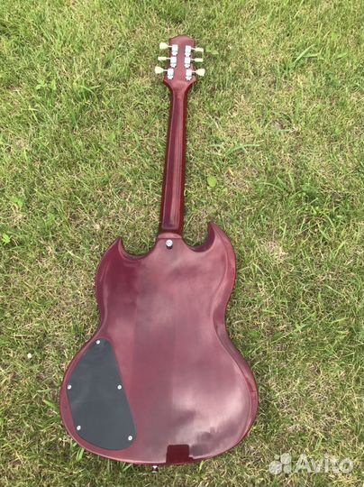 Продам электрогитару Ashton SG