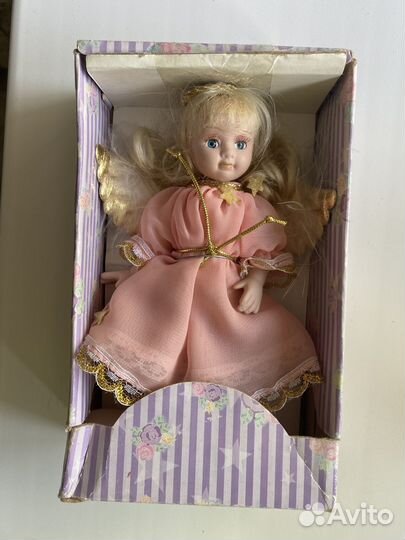 Кукла фарфоровая