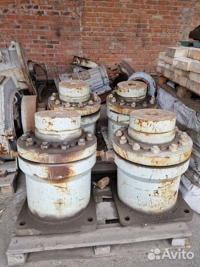 Гидродомкраты 500 тонн 4 штуки с гидростанцией