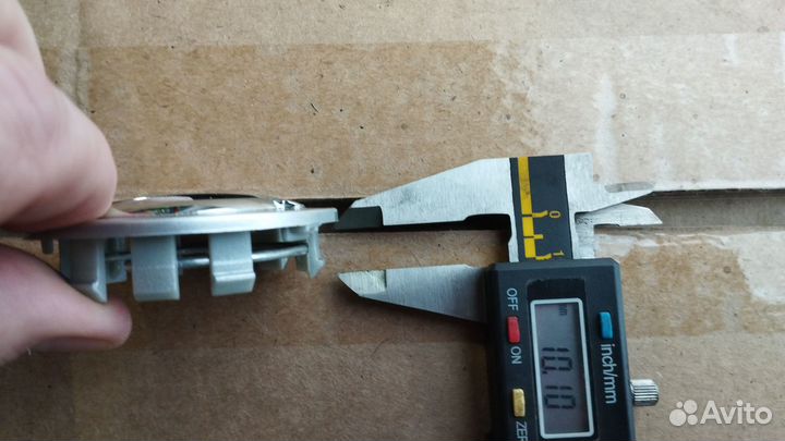 Заглушки (центральные колпачки) Ниссан