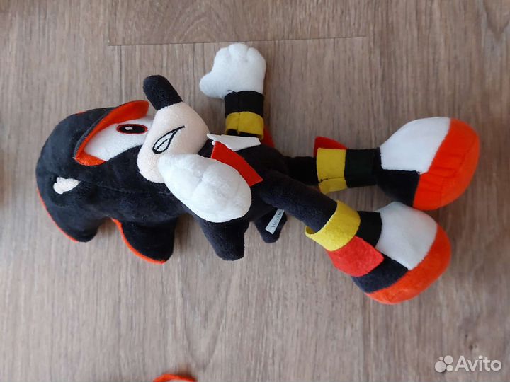 Плюшевый кот, змея, радужные друзья