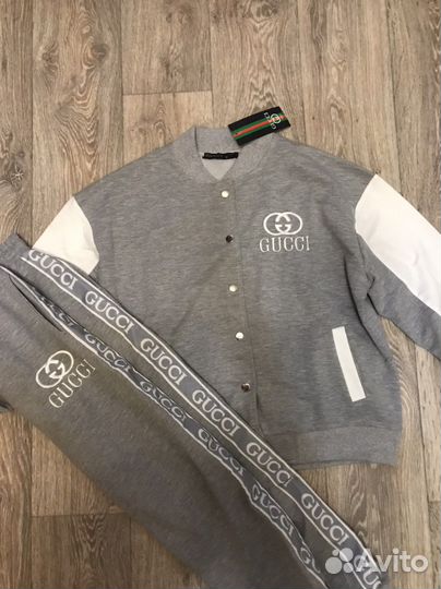 Спортивный костюм женский