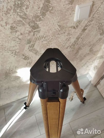 Штатив тринога