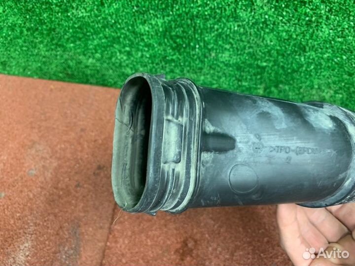 Патрубок воздушного фильтра Skoda Rapid 1 седан