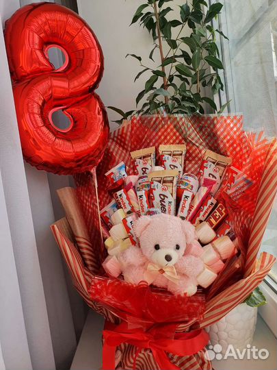 Подарок любимой, букет с шоколадом, сладости