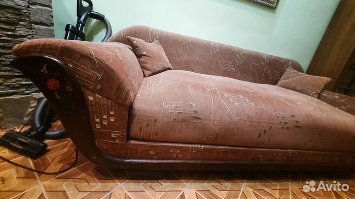 Диван старинной работы