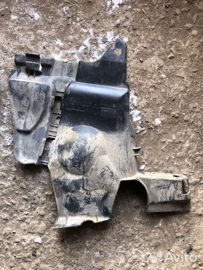 Renault duster пыльник двигателя