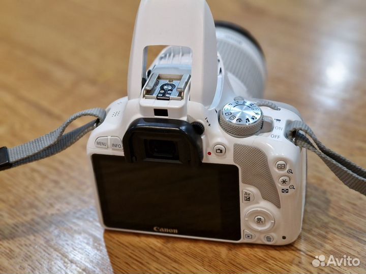 Зеркальный фотоаппарат Canon Eos 100D Kit