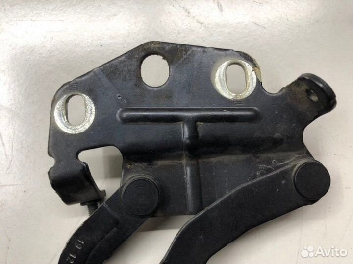 Петля капота правая Volkswagen Passat B7 седан